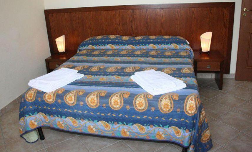 SantʼAgata di Militello Red Hotel Sant'Elia חדר תמונה